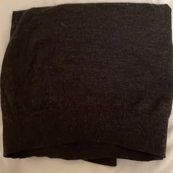 Mens size xs uniqlo greyish/black wool long sleeve sweater. Lightweight. - Picture 6 of 6